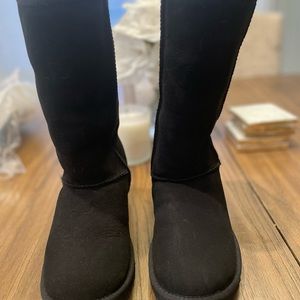Women’s size 5 black tall ugg boots